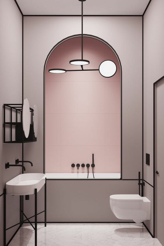 Salle de bain rose avec accessoires noirs et encadrement des murs noirs également