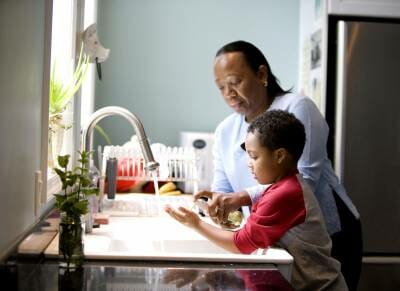 Quand l’évier se substitue au lavabo ou la vasque