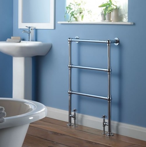 Un sèche-serviettes pour se chauffer dans la salle de bains