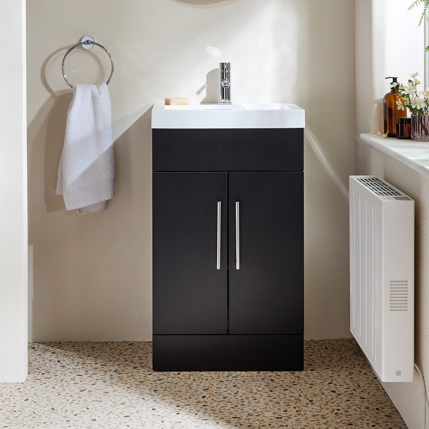 Meuble salle de bain – 50 cm – Gris noir – Avec lavabo – Poignées barre en T chromées – Cluo
