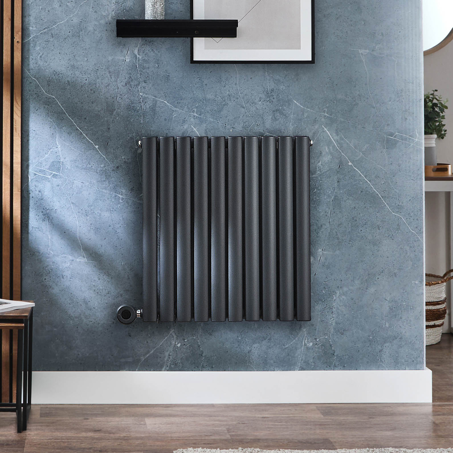 Radiateur design électrique horizontal – Anthracite – 63,5 x 59 cm - Avec thermostat intelligent - Câblé - Vitality – ECOSO x Hudson Reed
