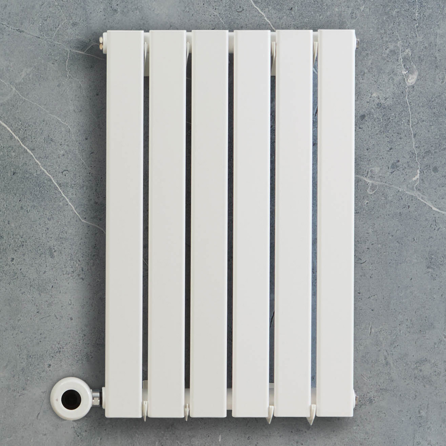 Radiateur design électrique horizontal – Blanc – 63,5 cm x 42 cm – Avec thermostat intégré – Câblé – Delta – ECOSO par Hudson Reed