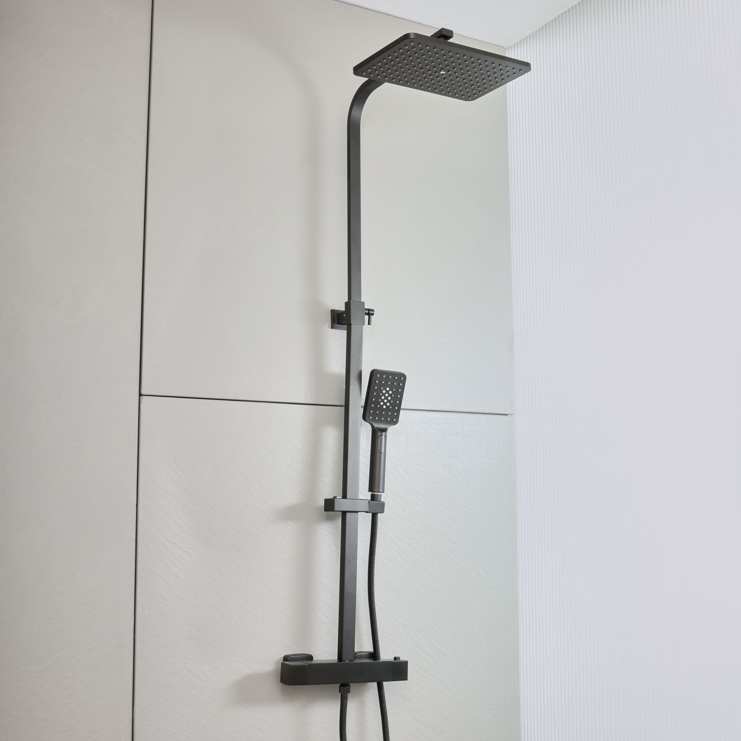 Colonne+de+Douche+Thermostatique+Mitigeur+Barre+Pommeau+Carre+Douchette+–+Design+Noir